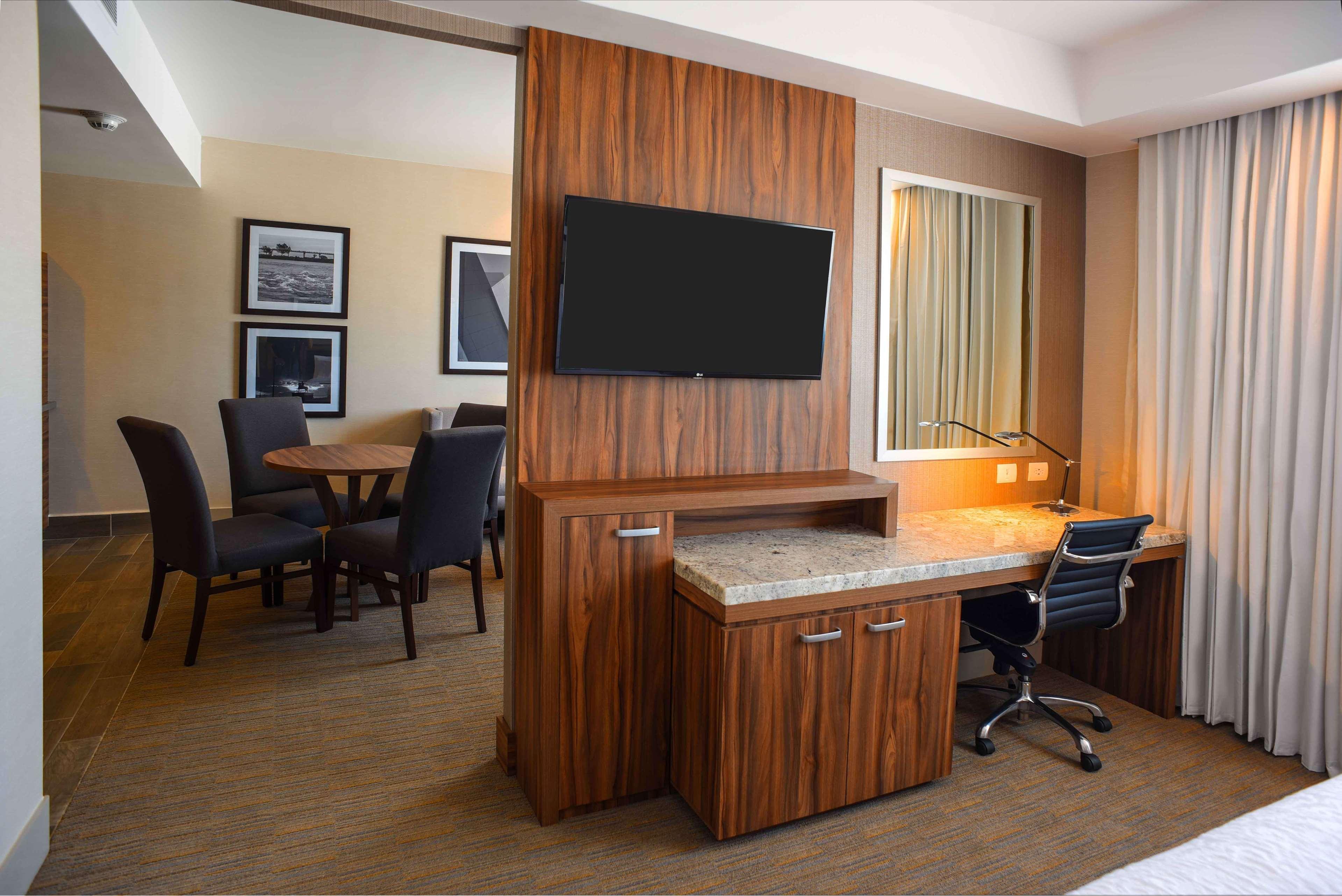 Hampton Inn Piedras Negras Bagian luar foto