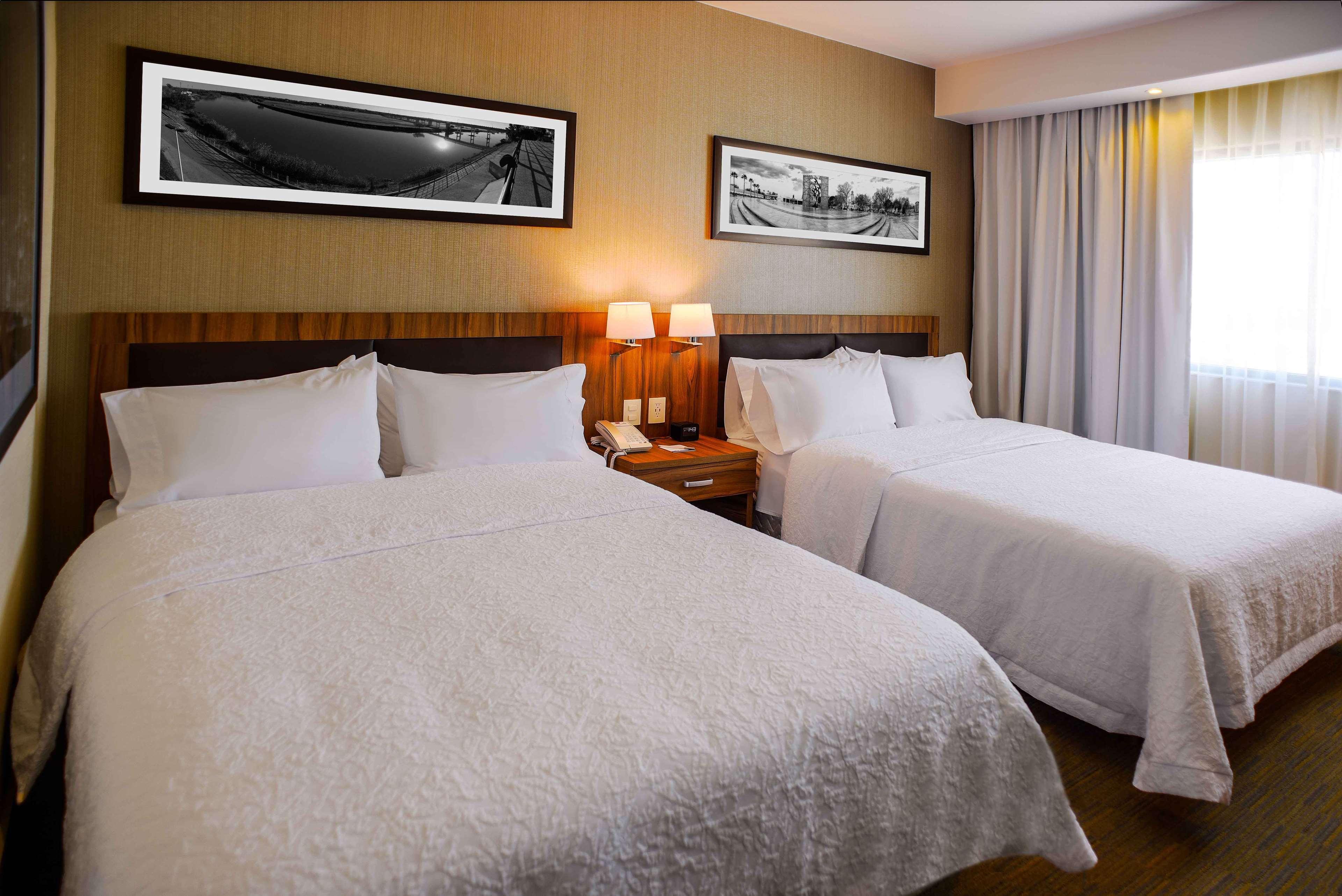 Hampton Inn Piedras Negras Bagian luar foto