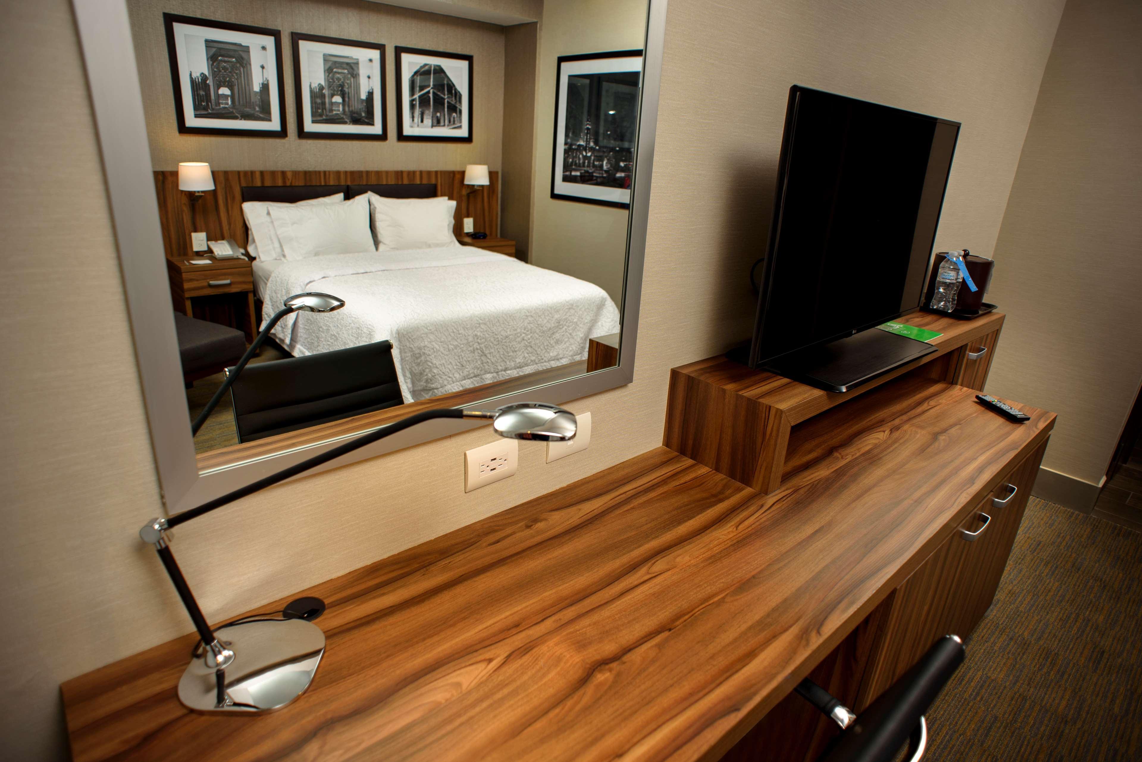 Hampton Inn Piedras Negras Bagian luar foto