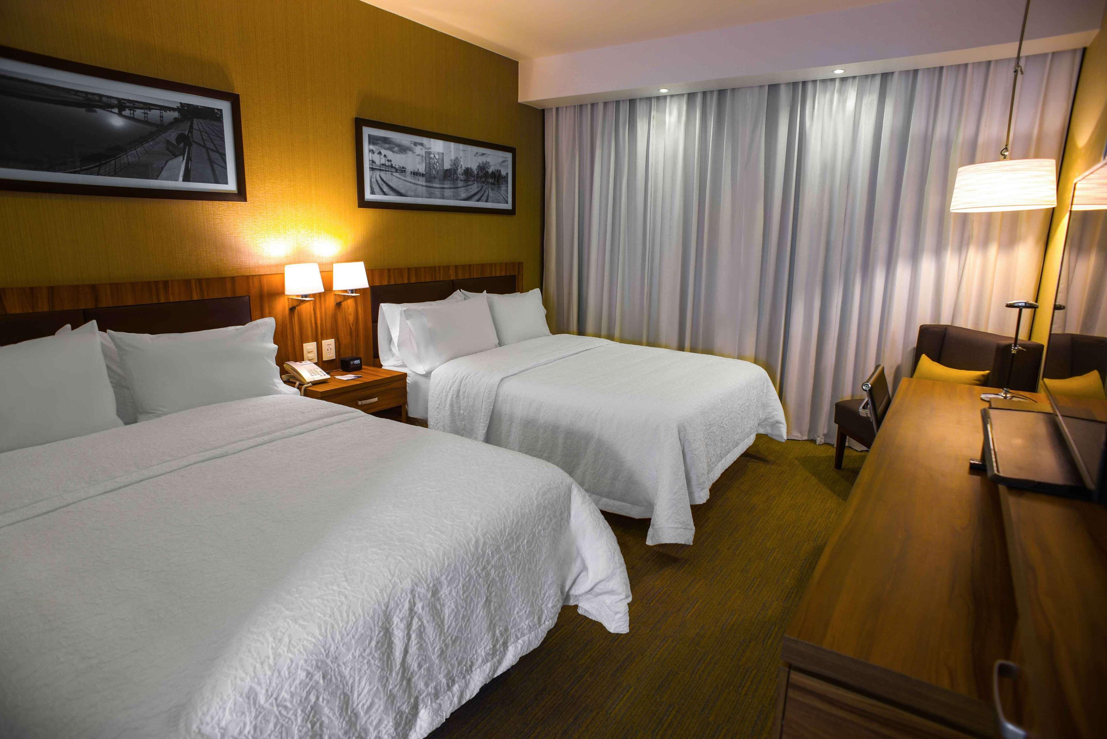 Hampton Inn Piedras Negras Bagian luar foto