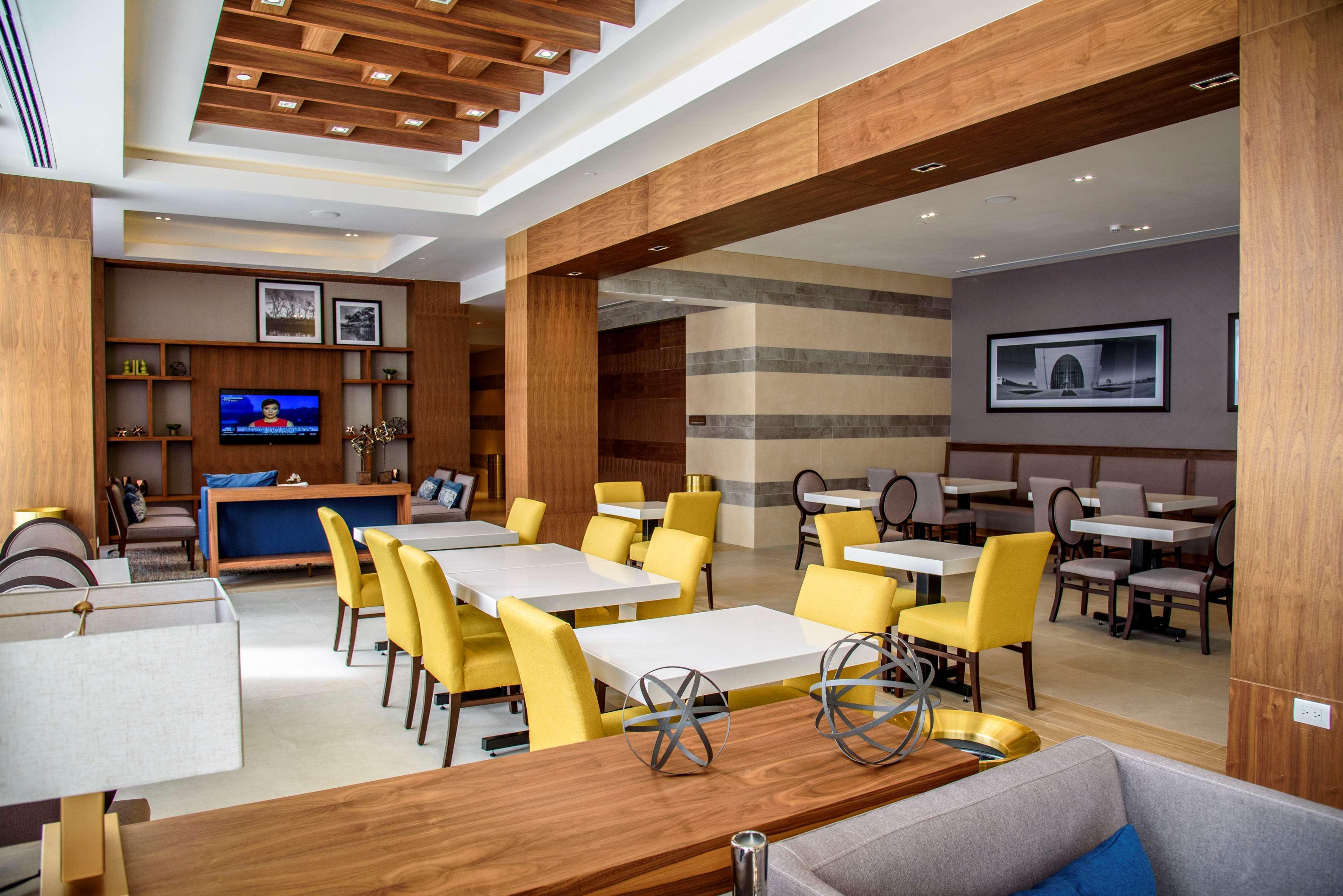 Hampton Inn Piedras Negras Bagian luar foto