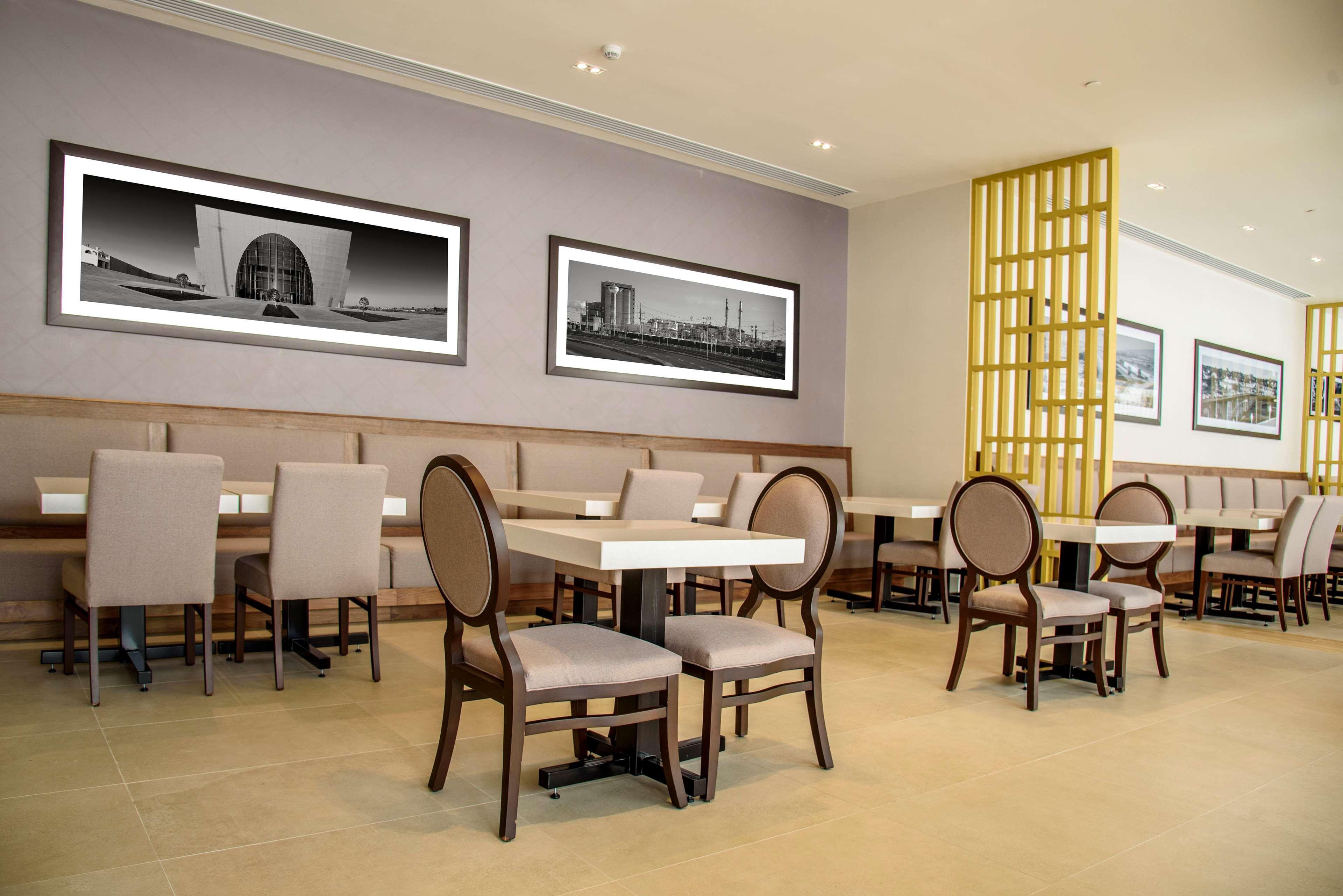 Hampton Inn Piedras Negras Bagian luar foto