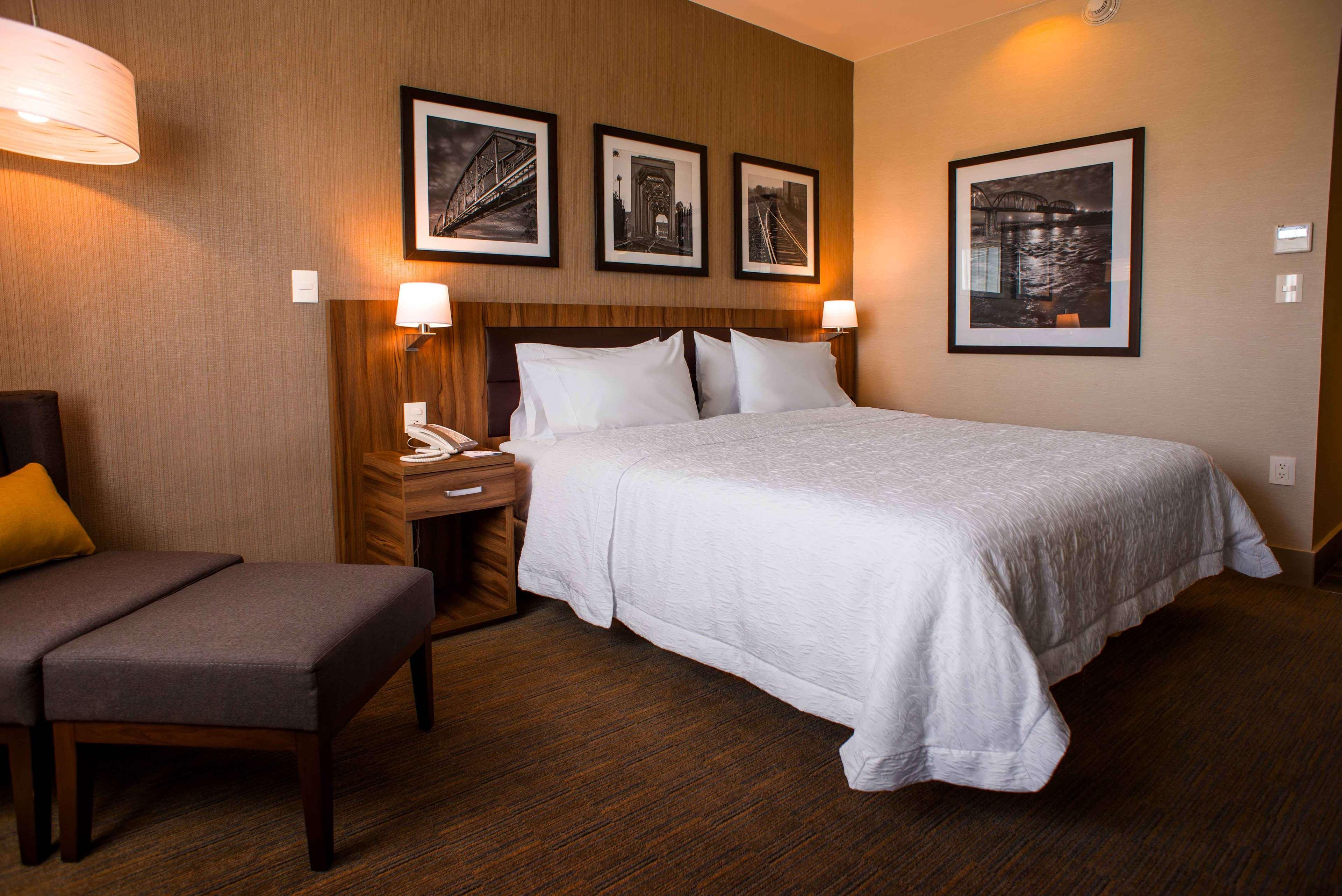 Hampton Inn Piedras Negras Bagian luar foto