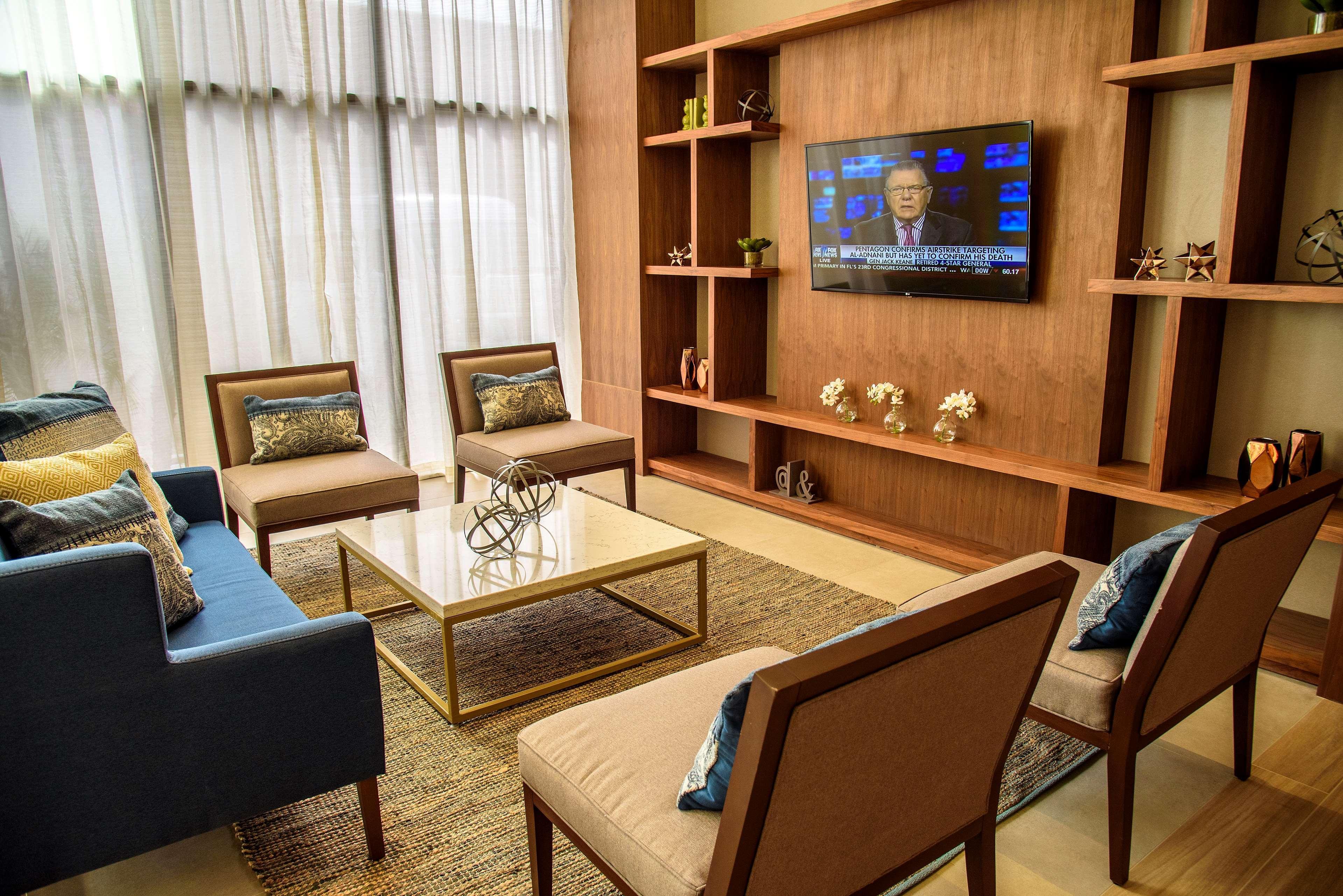 Hampton Inn Piedras Negras Bagian luar foto