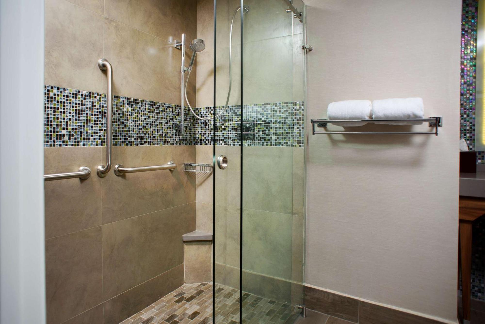 Hampton Inn Piedras Negras Bagian luar foto