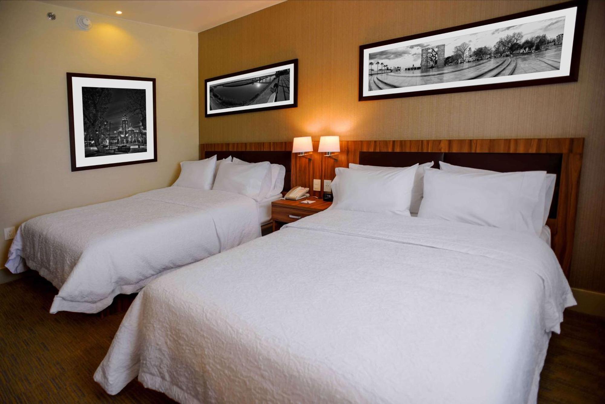 Hampton Inn Piedras Negras Bagian luar foto