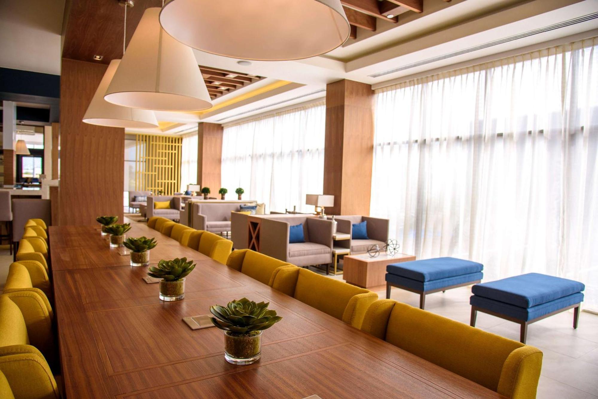 Hampton Inn Piedras Negras Bagian luar foto