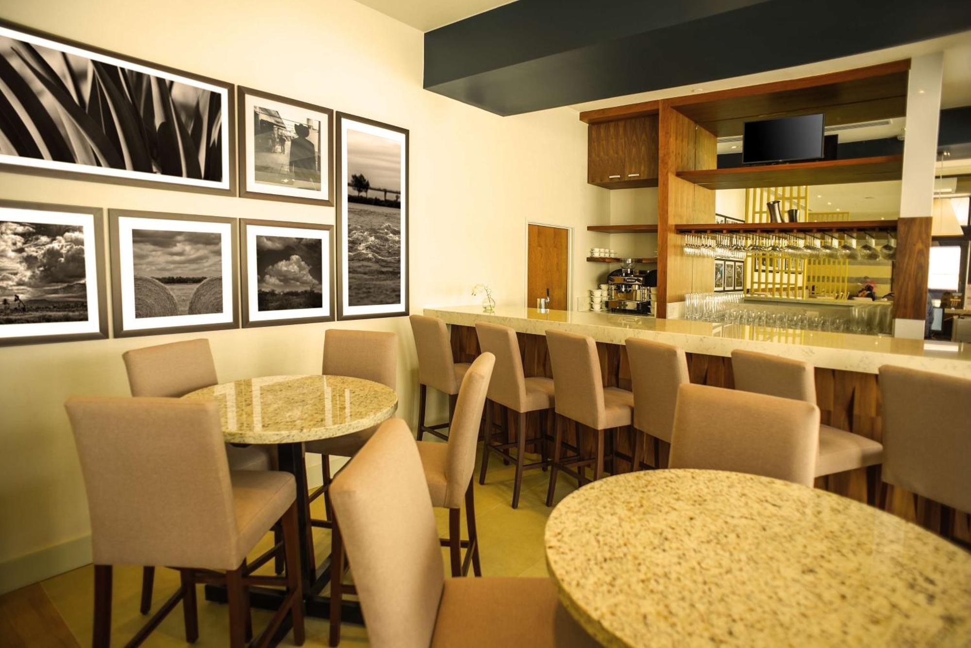 Hampton Inn Piedras Negras Bagian luar foto