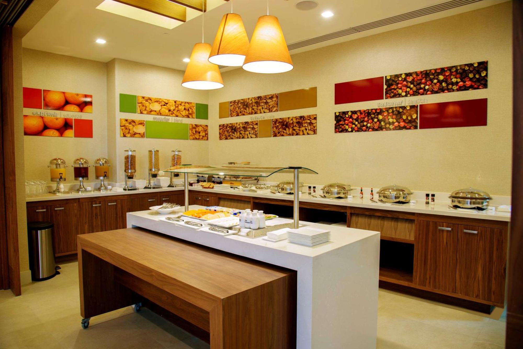 Hampton Inn Piedras Negras Bagian luar foto
