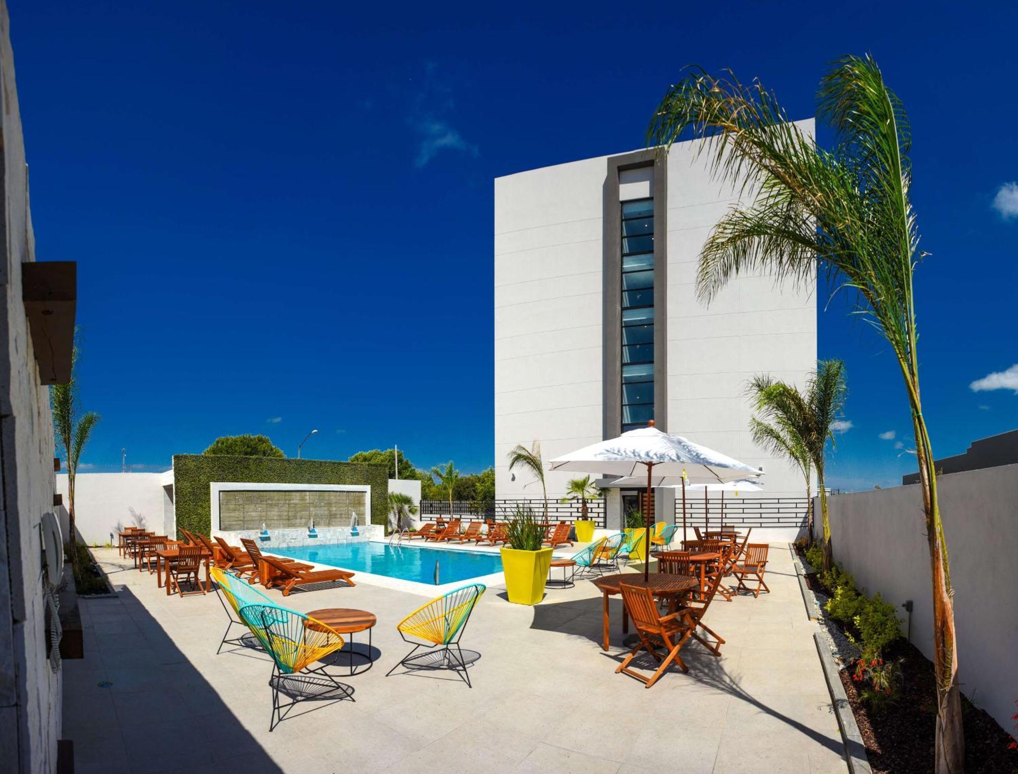 Hampton Inn Piedras Negras Bagian luar foto